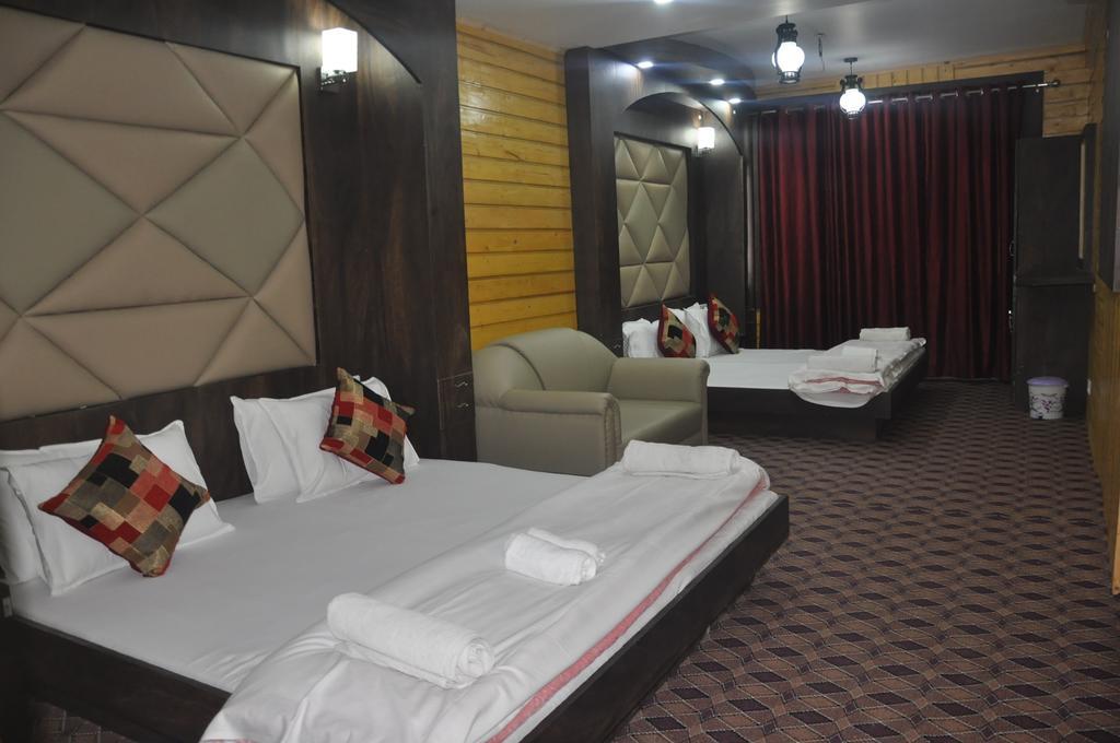 Hotel Azad Durgjan Buitenkant foto