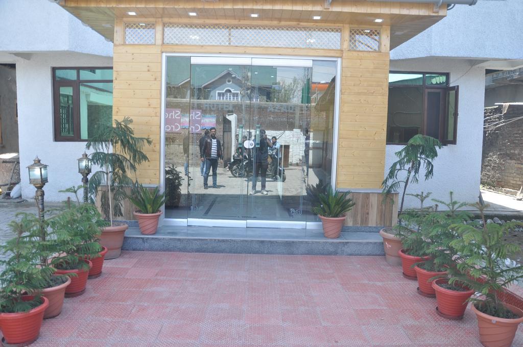 Hotel Azad Durgjan Buitenkant foto