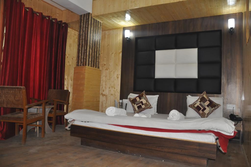 Hotel Azad Durgjan Kamer foto