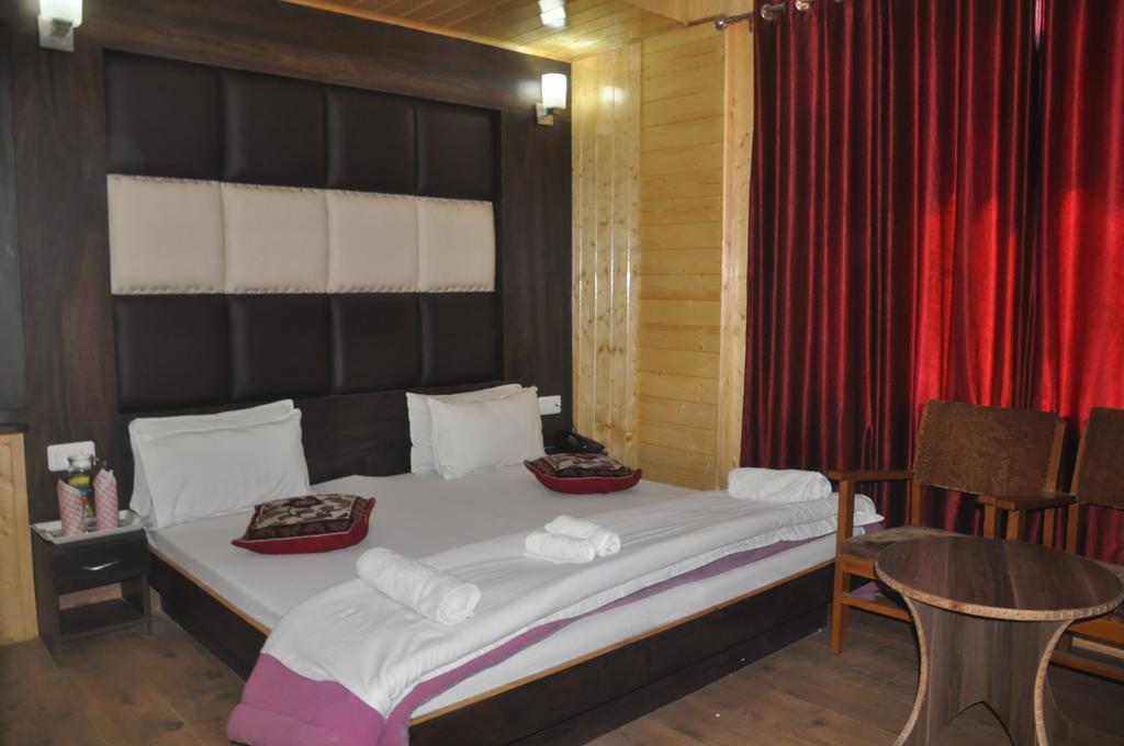 Hotel Azad Durgjan Kamer foto
