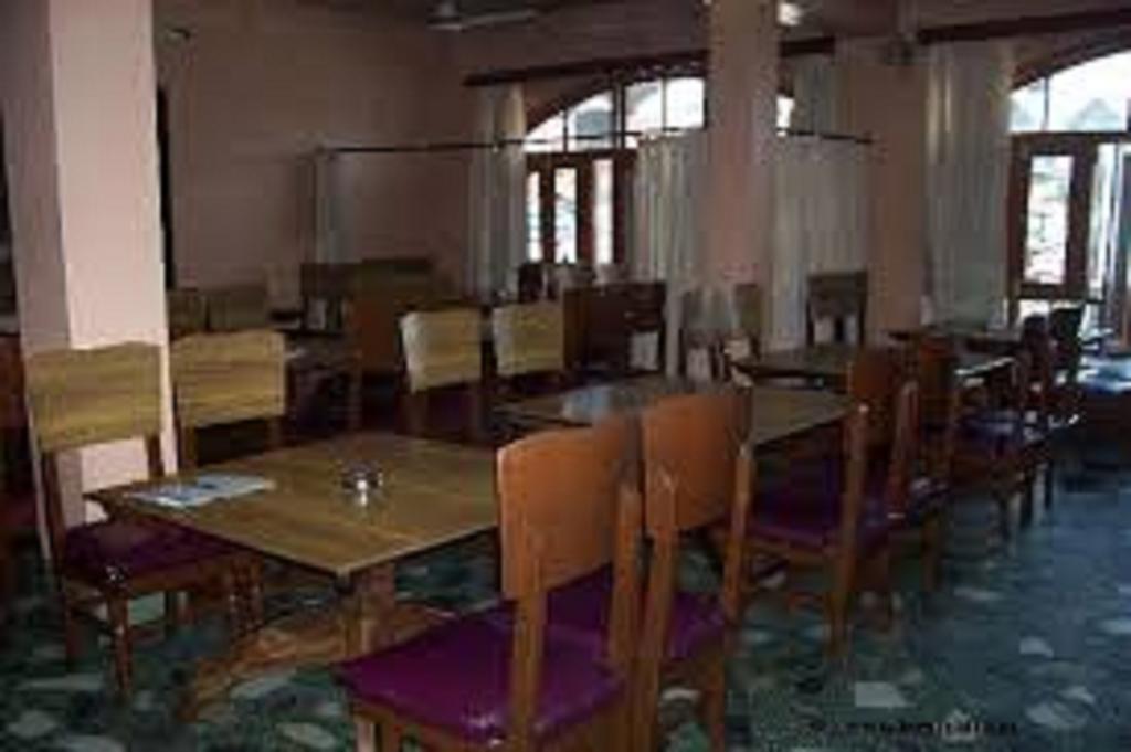Hotel Azad Durgjan Buitenkant foto