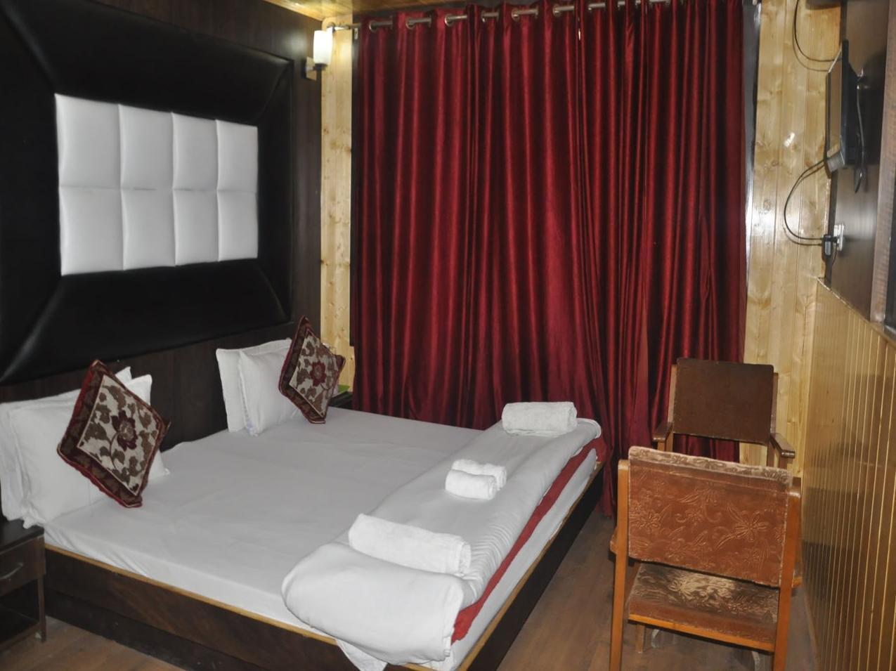 Hotel Azad Durgjan Buitenkant foto
