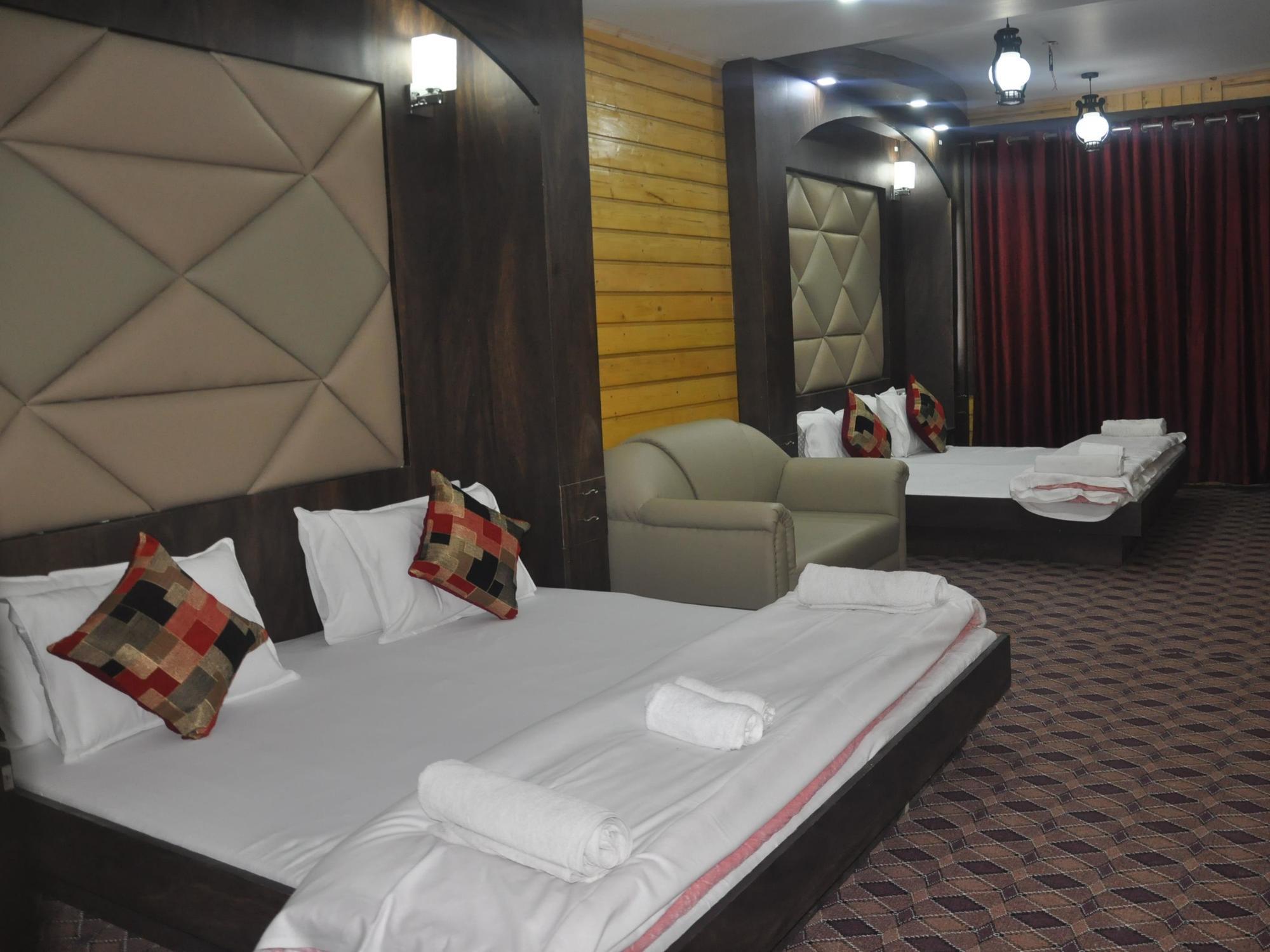 Hotel Azad Durgjan Buitenkant foto