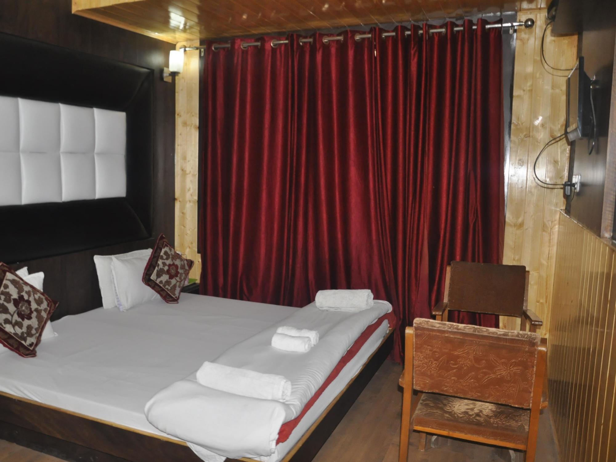 Hotel Azad Durgjan Buitenkant foto